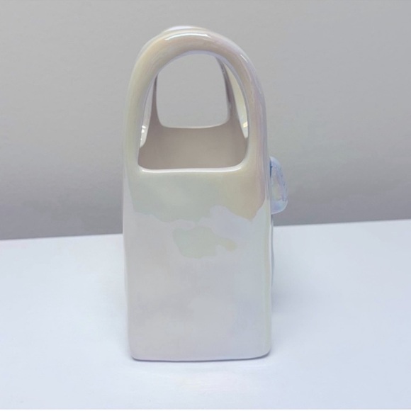 New Target Bullseye Playground White Iridescent Novelty Vase with Blue Bow - Picture 6 of 6